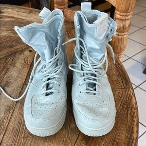 Nike Air High Top Satin Leather and Twill Tape Fashion Sneakers! Size 10.5 W